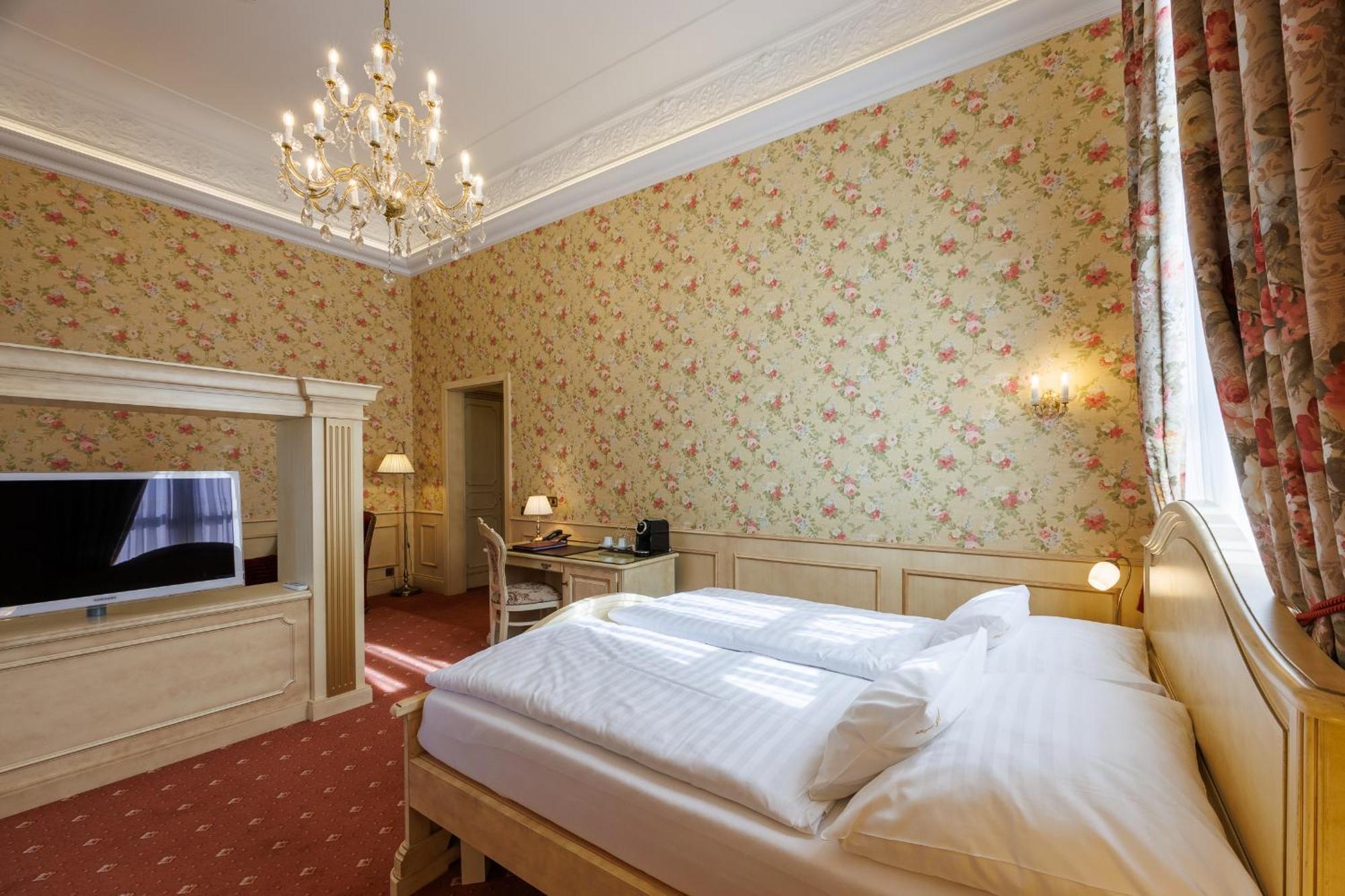 Hotel Chateau Cihelny Karlovy Vary Exterior photo