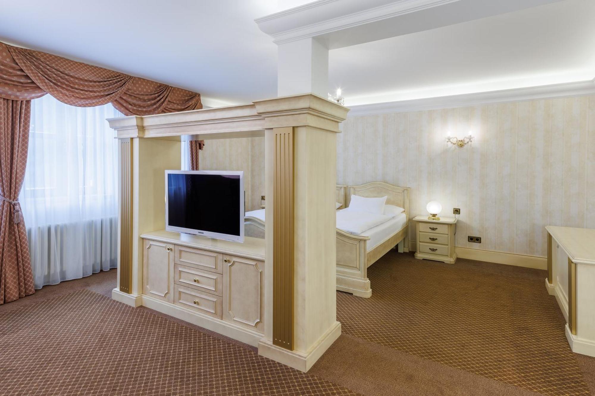 Hotel Chateau Cihelny Karlovy Vary Exterior photo