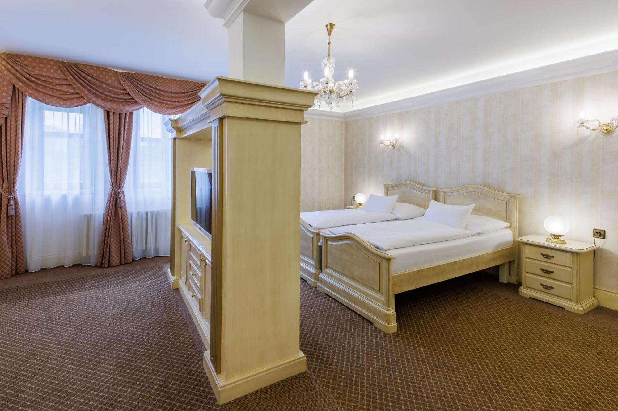 Hotel Chateau Cihelny Karlovy Vary Exterior photo